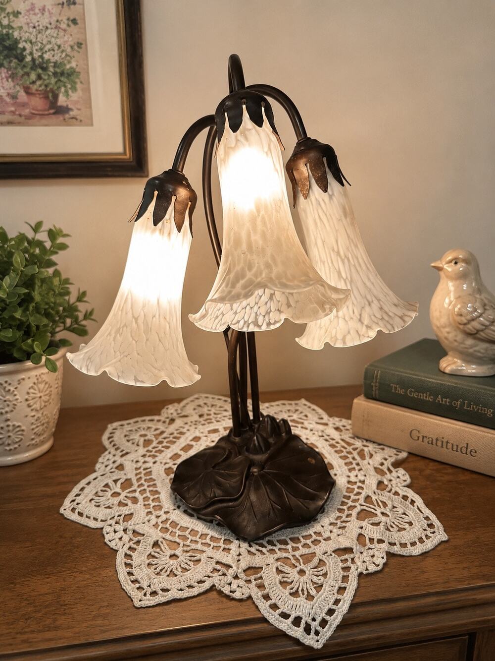 This is a vintage Tiffany inspired lily pad table lamp